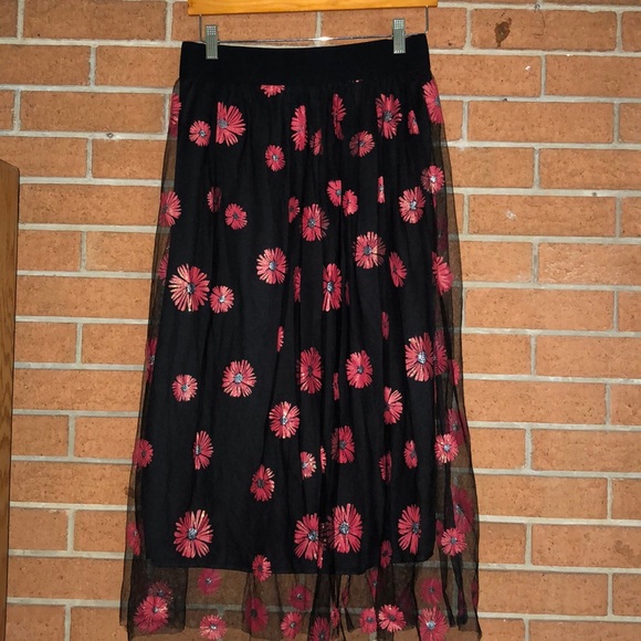 Metro Wear Dresses & Skirts - 🏮METROWEAR🏮METALLIC GLITTER DAISY MESH SKIRT🏮